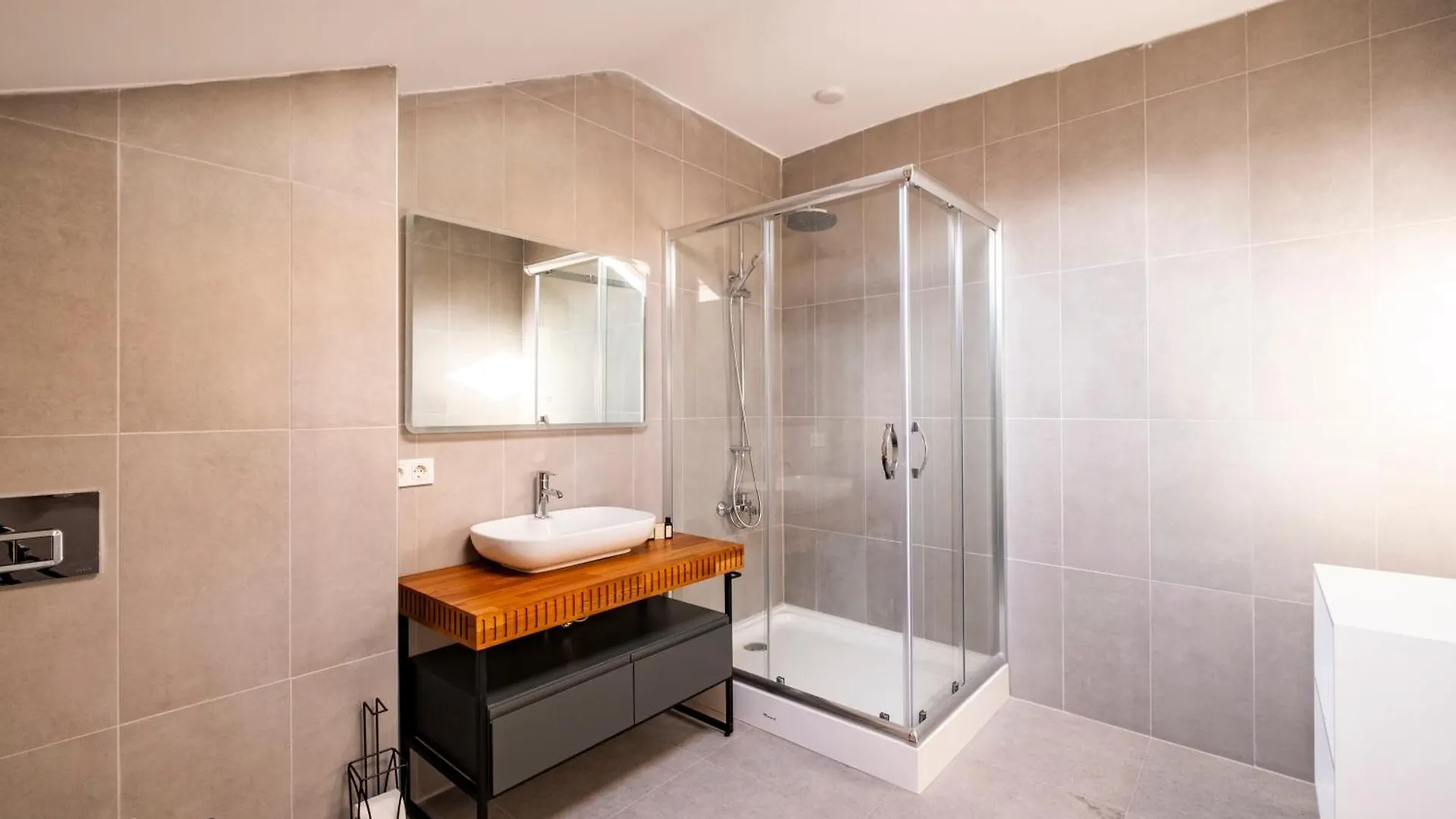 Homie Suites - A Majestic 4 Bedroom Villa Boasting A Private Garden And Terrace In Levent #83 伊斯坦布尔 公寓