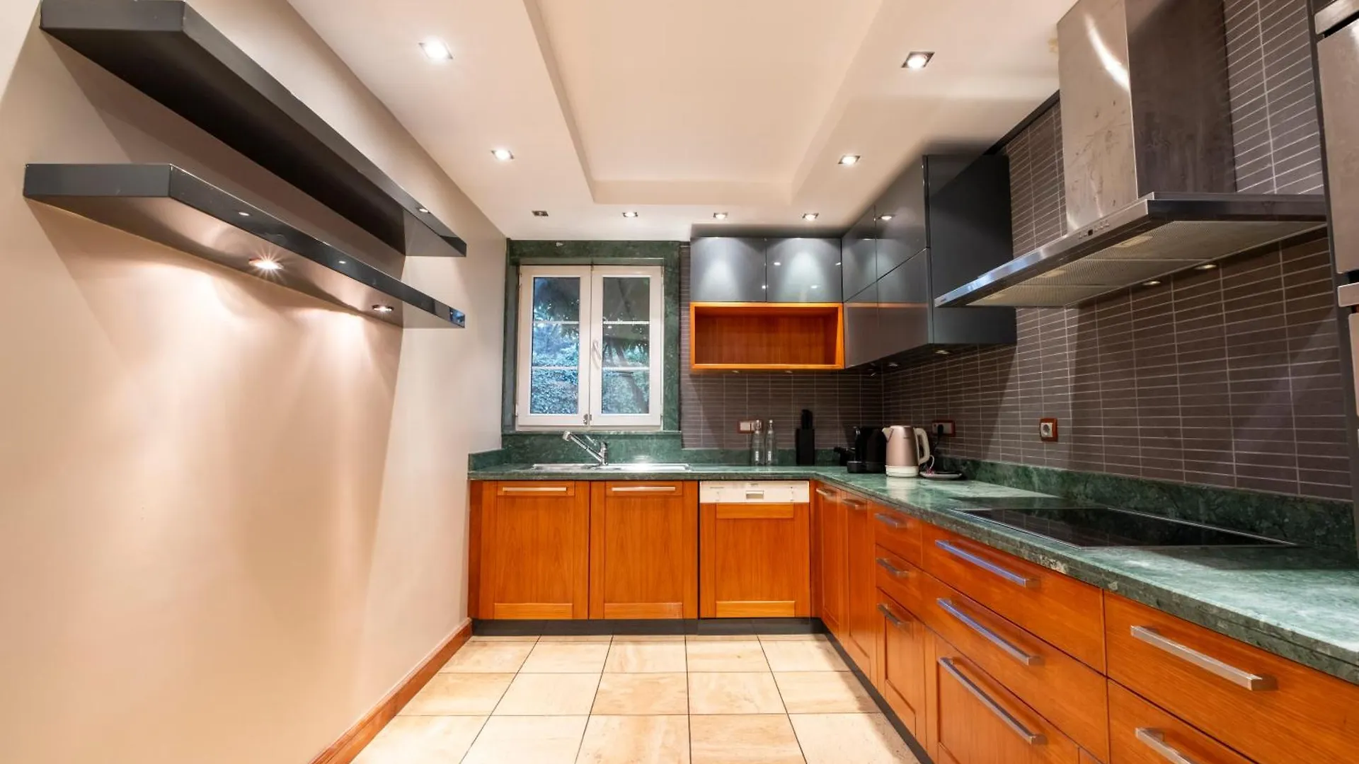 Homie Suites - A Majestic 4 Bedroom Villa Boasting A Private Garden And Terrace In Levent #83 Istanbul 0*,