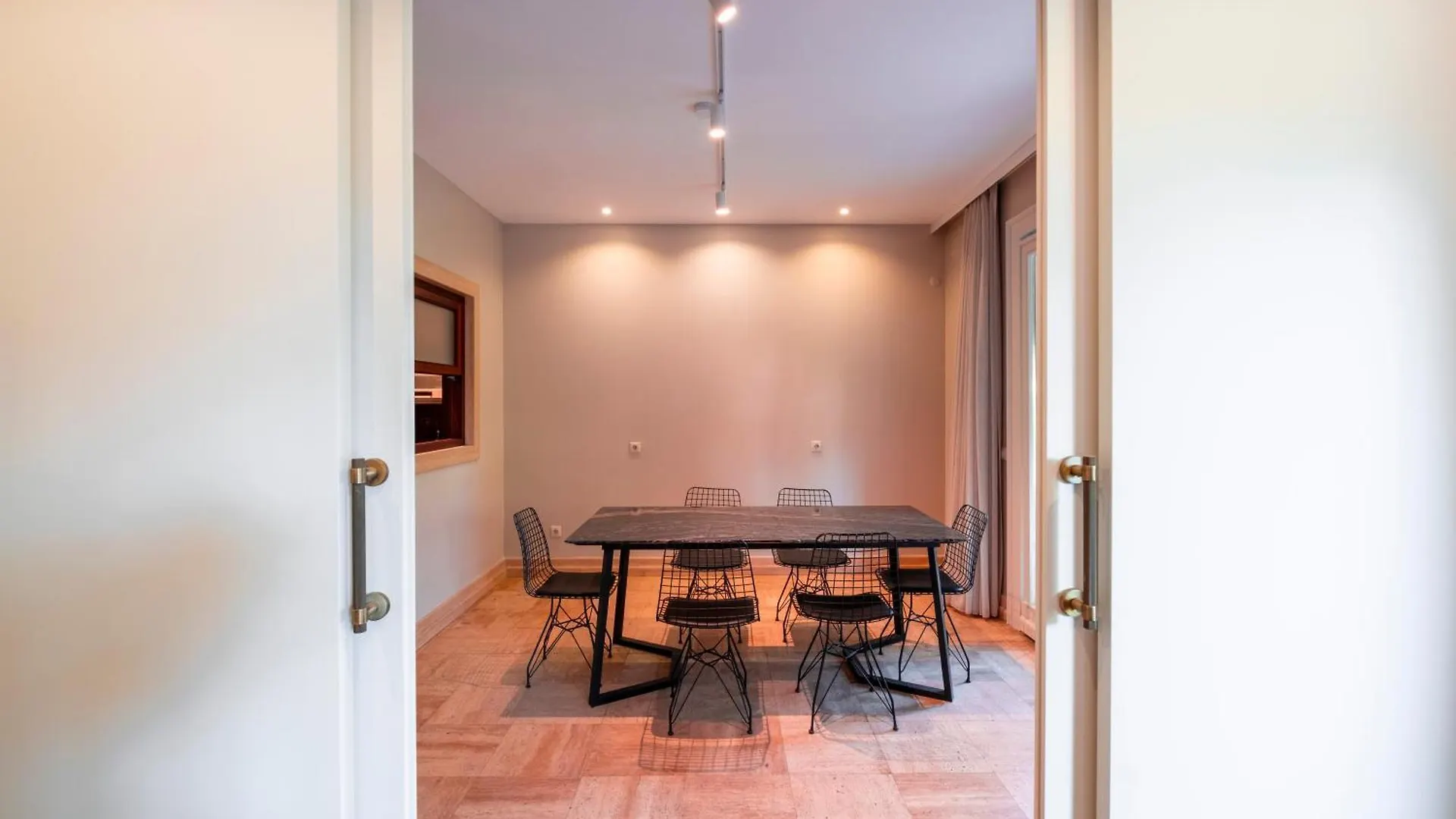 Apartament Homie Suites - A Majestic 4 Bedroom Villa Boasting A Private Garden And Terrace In Levent #83 Istanbul