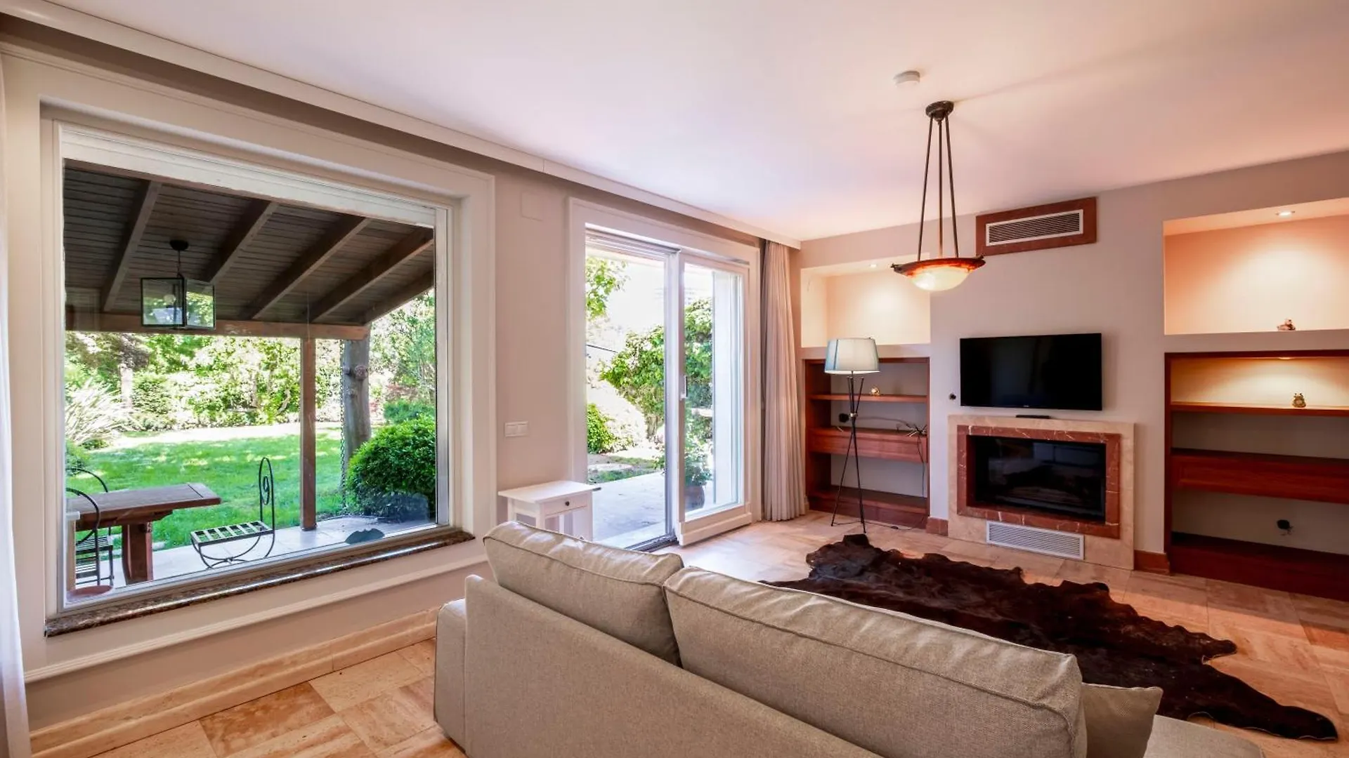 Homie Suites - A Majestic 4 Bedroom Villa Boasting A Private Garden And Terrace In Levent #83 Istanbul 0*,  Turcia