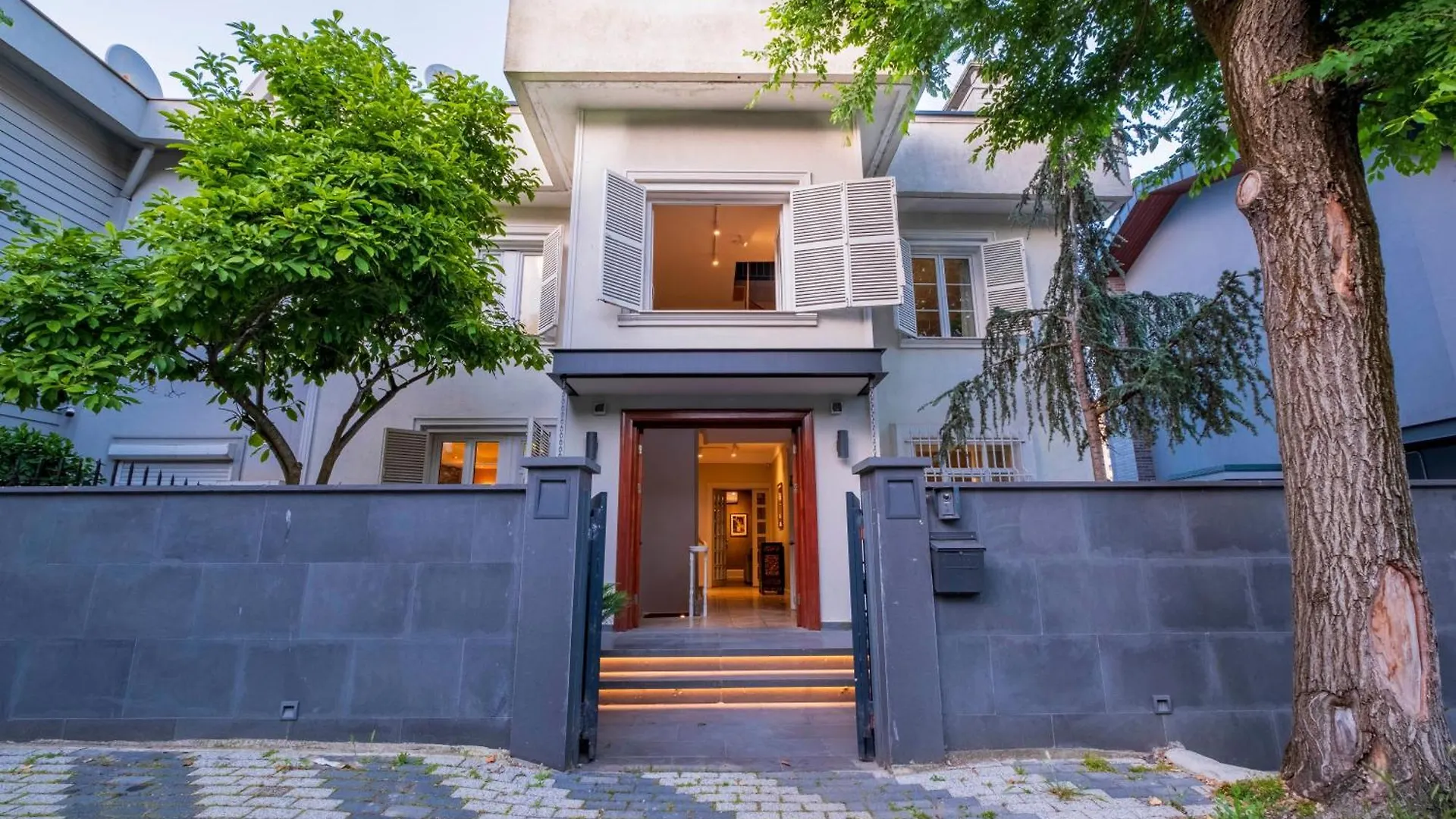 Homie Suites - A Majestic 4 Bedroom Villa Boasting A Private Garden And Terrace In Levent #83 Istanbul